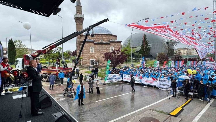 HAK-İŞ Başkanı Arslan: “Türkiye’nin bütün meydanları Taksim Meydanı’dır”