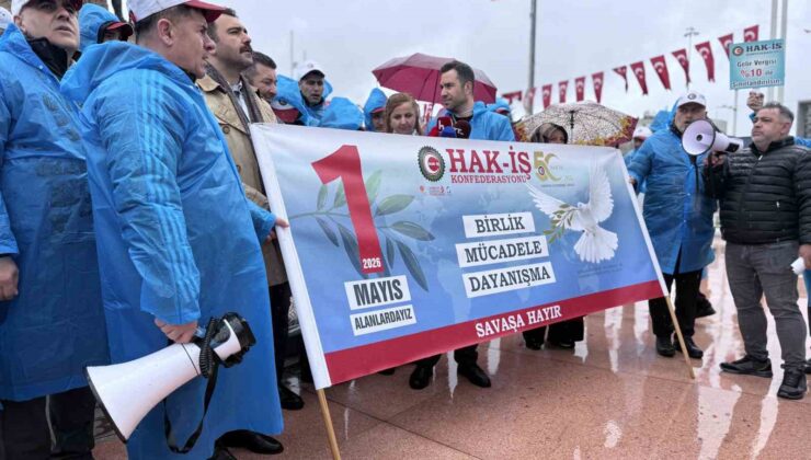 HAK-İŞ üyeleri Kazancı Yokuşu’na karanfil ve Taksim’e çelenk bıraktı