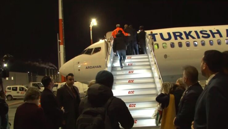 İsrail’in alıkoyduğu Küresel Sumud Filosu aktivistlerini taşıyan uçak İstanbul’a geldi