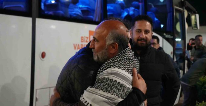 İsrail’in alıkoyduğu Sumud Filosu aktivistleri İstanbul’a getirildi