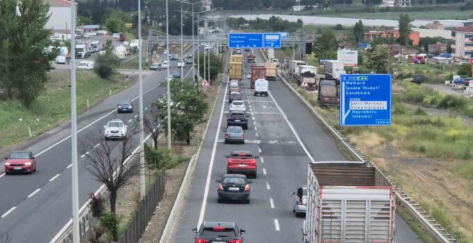 İstanbul-Tekirdağ yolunda bayram yoğunluğu