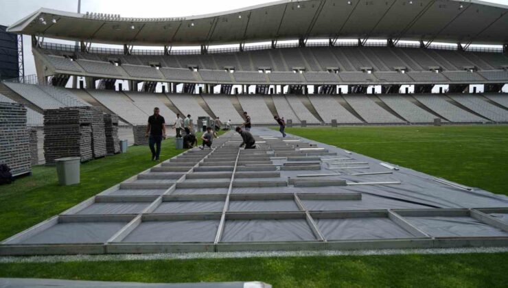 Kanye West’in İstanbul’daki 100 bin kişilik konserine “Travis Scott” sürprizi