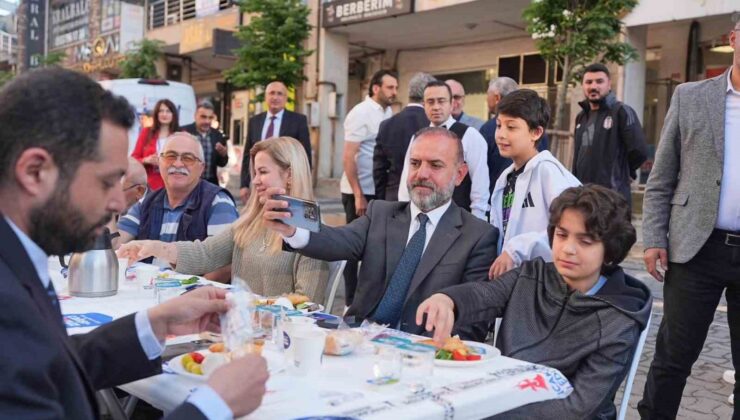 Kardeşlik ve dayanışma sofrası: Sancaktepeliler bayram sabahı Akın Caddesi’nde buluştu