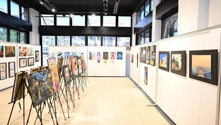 Kartepe’de lise öğrencilerinden “Gençlerin Renkleri” resim sergisi