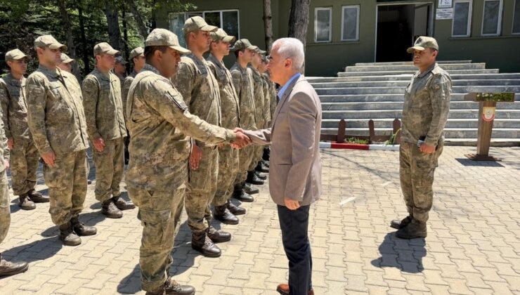 Kırklareli’nde gümrük personeli ve Mehmetçik ile bayramlaşma