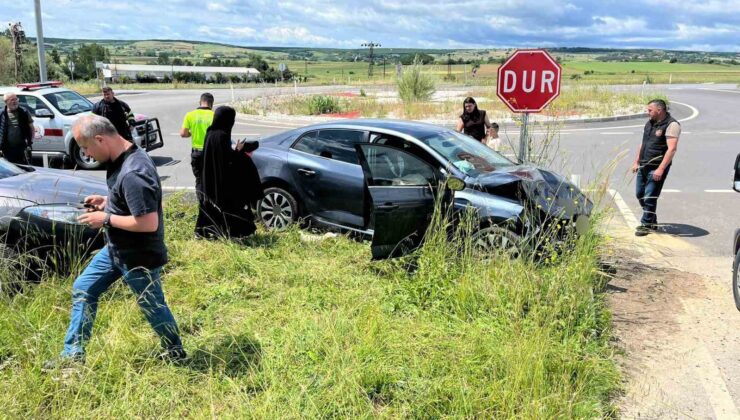 Kırklareli’nde iki otomobil çarpıştı: 6 yaralı
