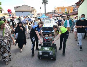 Kocaeli polisinden lösemi hastası minik Halime’ye bayram sürprizi