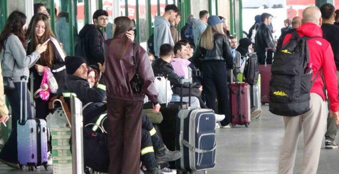 Kocaeli’de otogarda bayram yoğunluğu: Biletler tükenmiş durumda