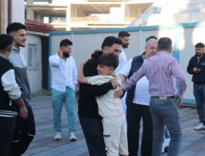 Sakarya’da vatandaşlar bayram namazı için camileri doldurdu