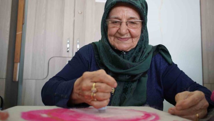 Yaşlı kadın gençlik hayalini gerçekleştiriyor