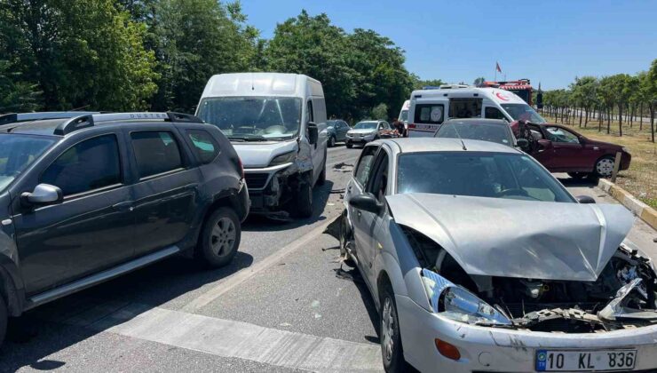 Balıkesir’de 6 araç zincirleme kaza yaptı; 2 yaralı