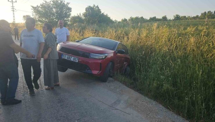 Bilecik’te 2 otomobil çarpıştı: 3 yaralı