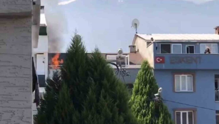 Bursa’da çatı yangını büyümeden söndürüldü