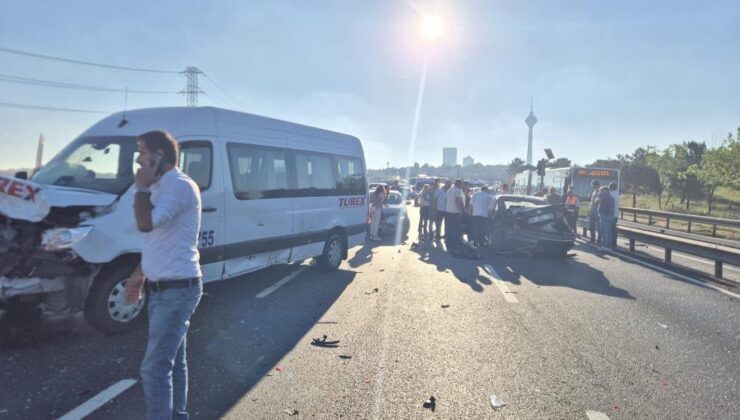 Büyükçekmece’de 2 aracın karıştığı kazada 1’i ağır 4 kişi yaralandı