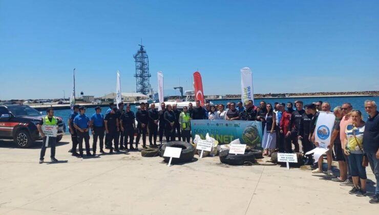 Enez’de kurbağa adamlar deniz dibindeki atıkları temizledi