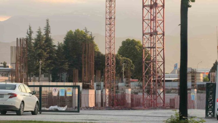 Fabrika inşaatında iş kazası: 1 yaralı