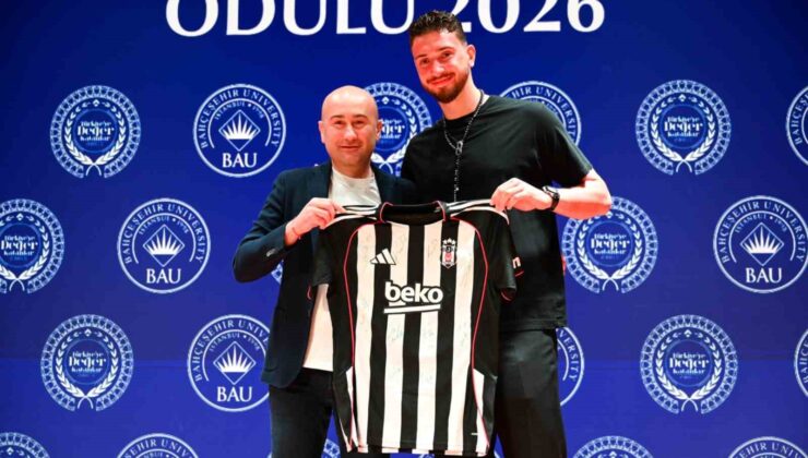Milli basketbolcu Alperen Şengün’e Türkiye’ye Değer Katanlar Ödülü