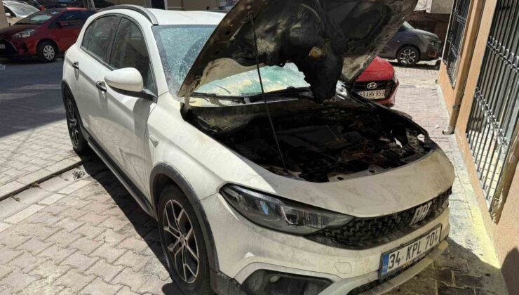 Park halindeki aracı kundakladılar, o anları telefonla kayda aldılar