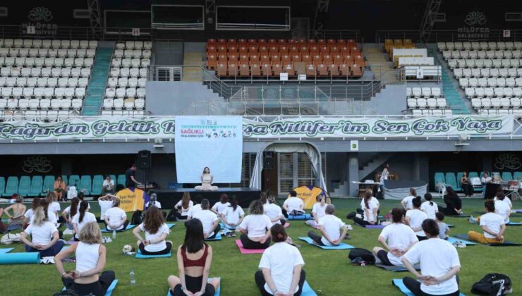 Sağlıklı yaşlanma için yoga yaptılar