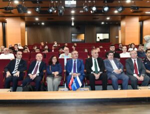 “Tarihin İzinde Tekirdağ” konferansında kentin tarihi gelişimi, kültürel mirası ve stratejik önemi anlatıldı