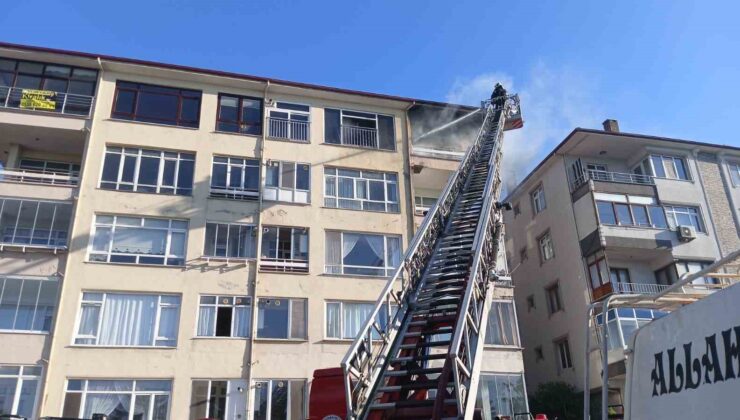 Yangında mahsur kalan kadın ve çocuk kurtarıldı